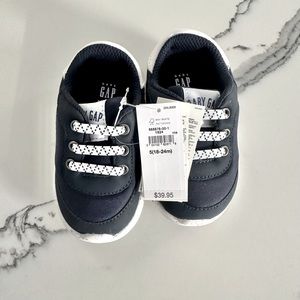 NWT Baby Gap Baby Boys Tennis Shoes - Size 18-24 Months